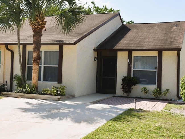 Photo - 163 Pinewood Ct