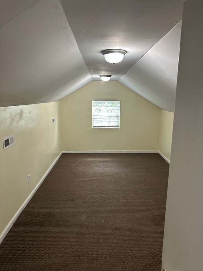 Photo - 523 Hilltop Dr
