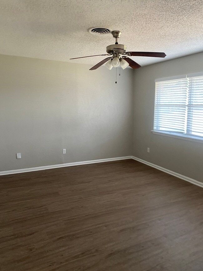 Photo - 4927 Eastgate Cir