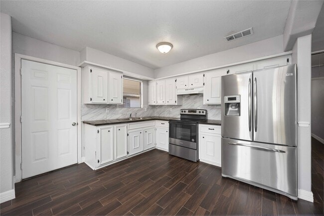 Photo - 4914 27th St E