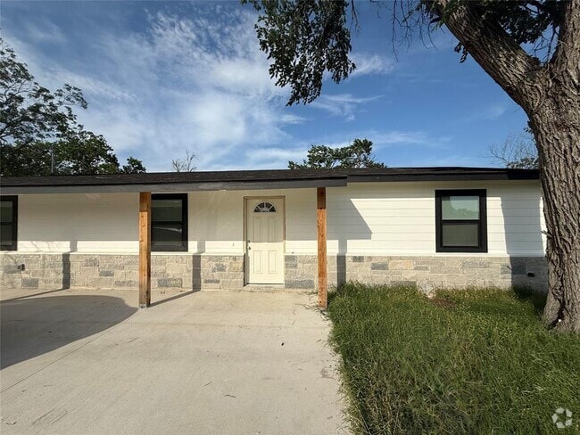 Building Photo - 800 Old Thorndale Rd Rental