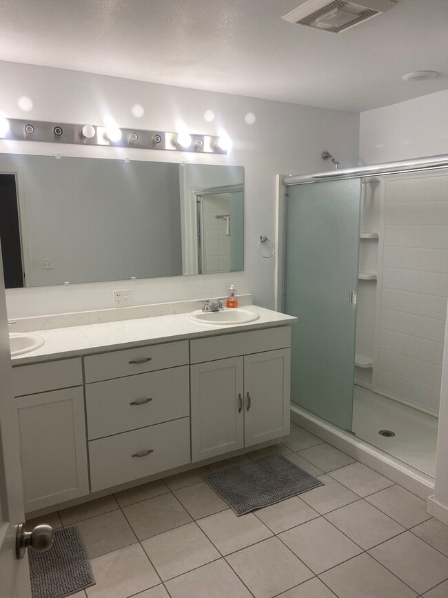 Building Photo - 305 Stedman St