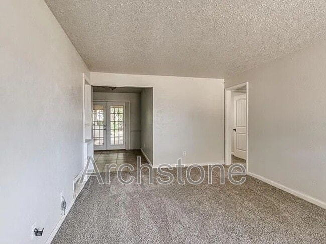 Photo - 3217 Overland Dr