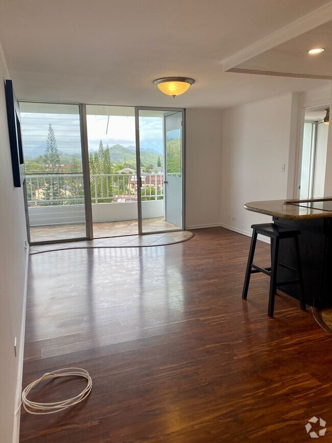 Building Photo - AVAILABLE June 27, 2025 : 3 Bedroom, 2 Bat... Rental