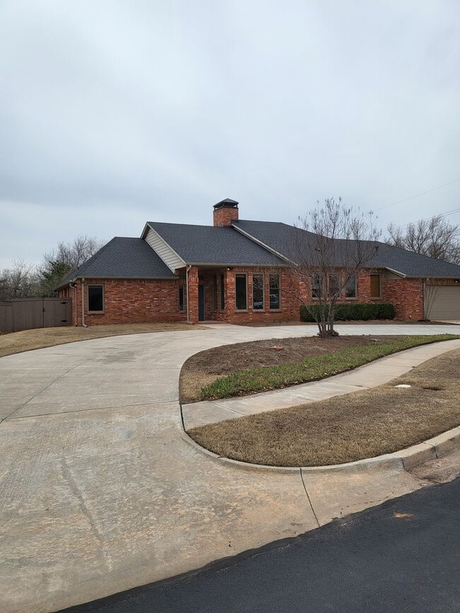 (4) Bed/(3) Bath Custom Home in SW Norman! - (4) Bed/(3) Bath Custom Home in SW Norman!