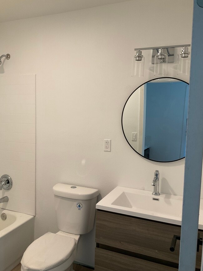 Photo - 1487 Claremont Pl