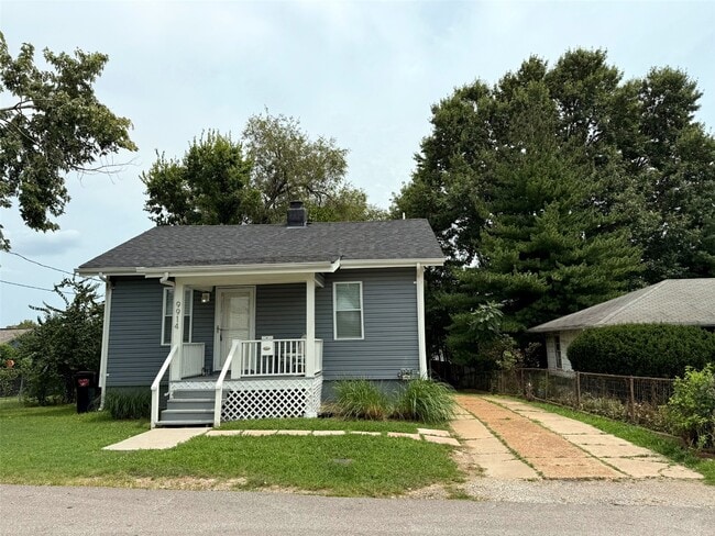 Photo - 9914 Clyde Ave