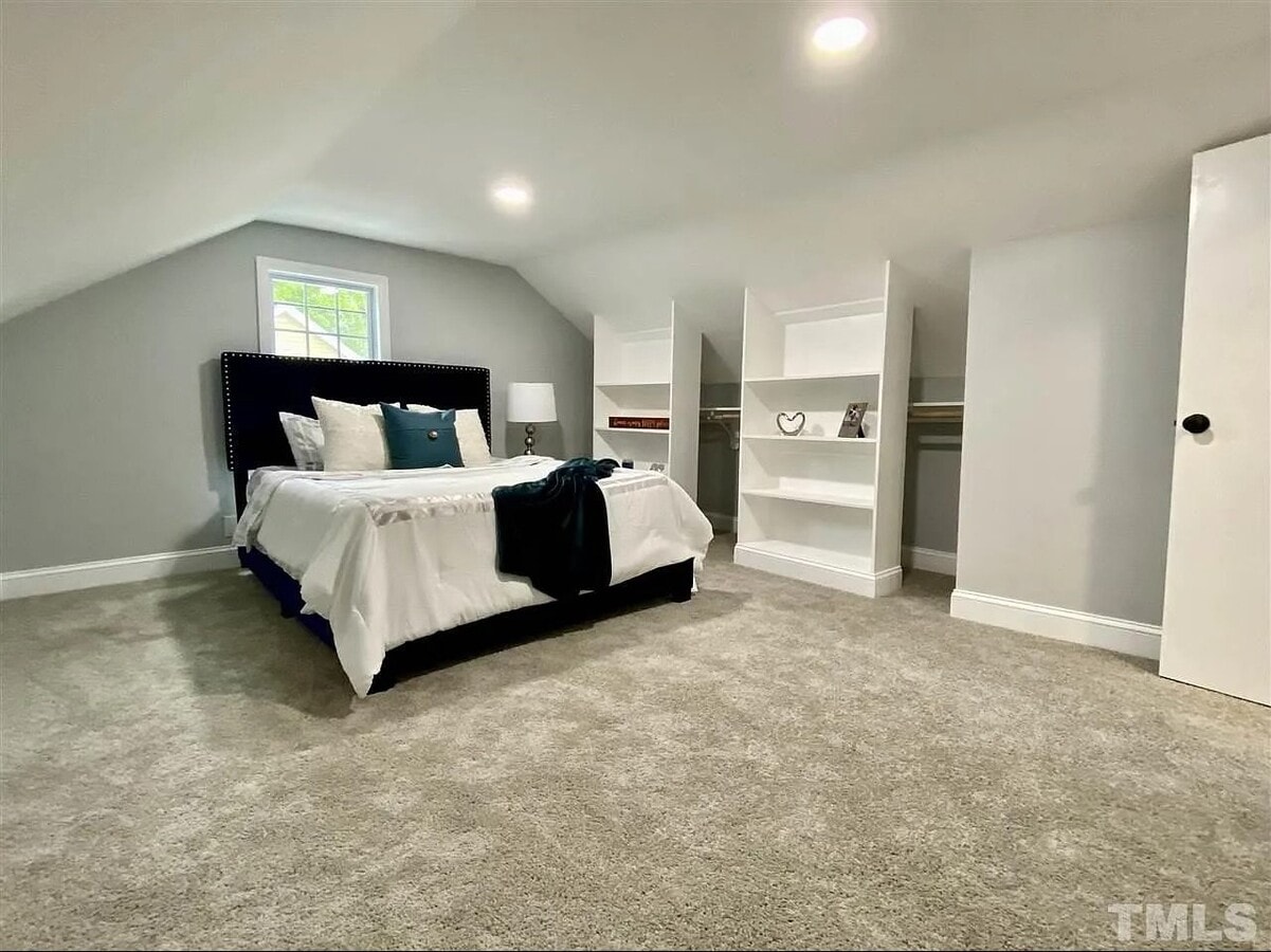 Photo - 2736 Holloway St