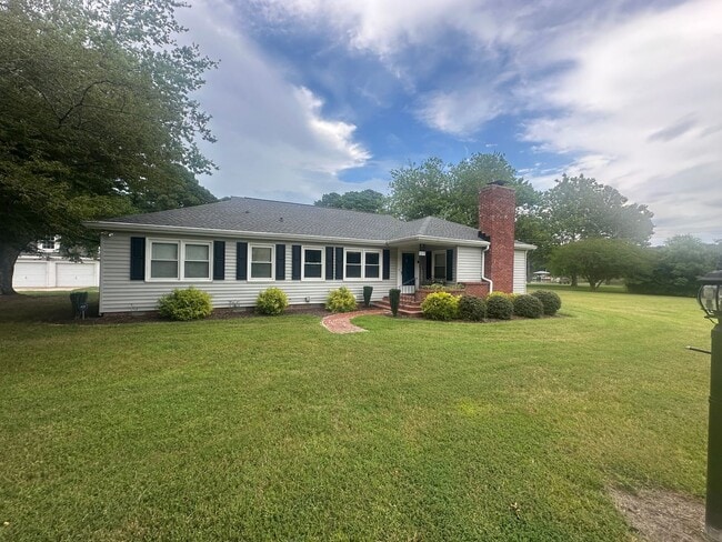 Building Photo - Call Amanda Tate at 757-289-6810 for more ... Rental