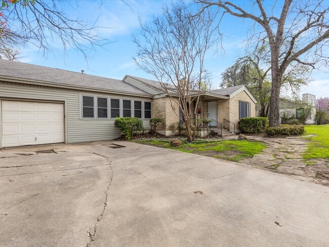 Photo - 3709 Bellaire Cir