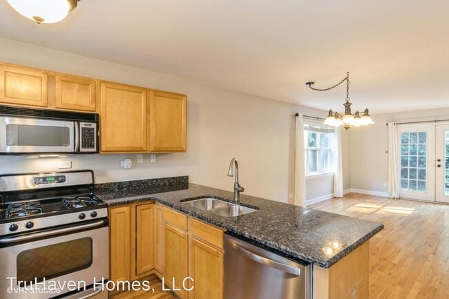 Photo - 2 br, 1.5 bath House - 525 W Washington Av...