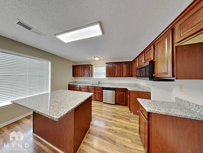 Photo - 8123 Country Mill Cove