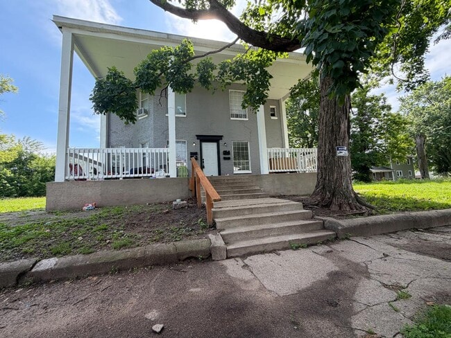 Building Photo - 1107 N 4th St
