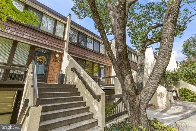 Building Photo - 2216 S Quincy St