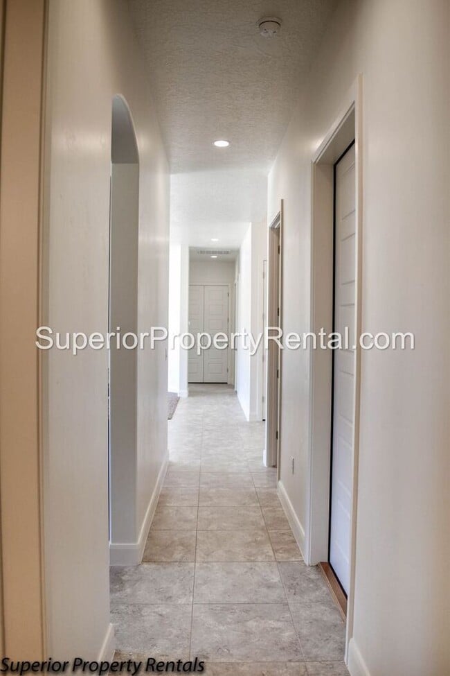 Photo - 4 bed, 2.5 bath home w/3 car garage