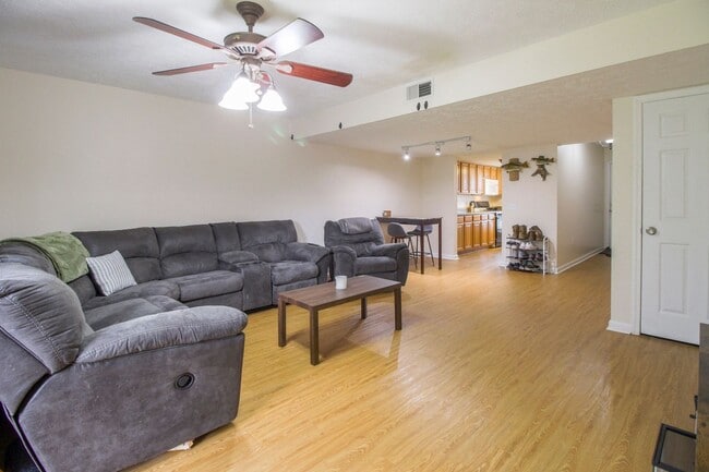 Photo - 34 Knollwood Cir