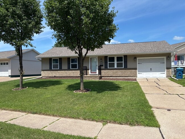 Building Photo - 3 Bedroom 2 Bath Camanche IA 815-275-3632