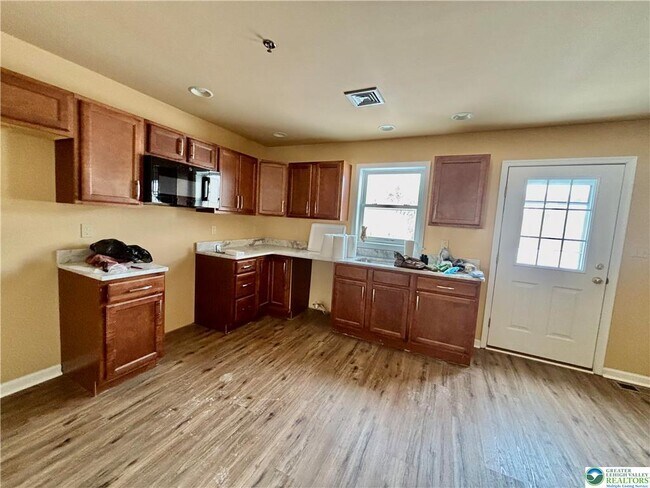 Photo - 10 Railroad Ave