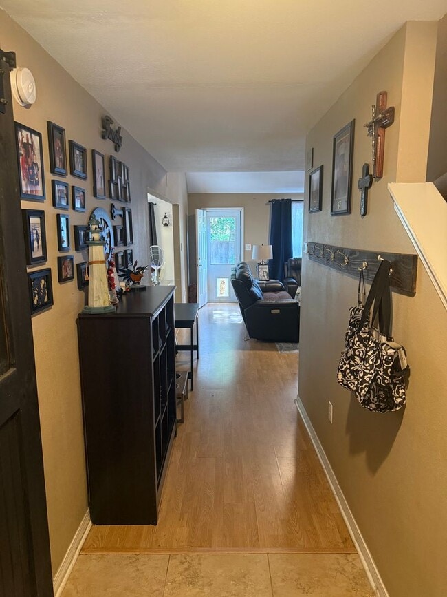 Photo - 4 Bedroom in Bluewater Bay (Professional Pictures Coming Soon!)