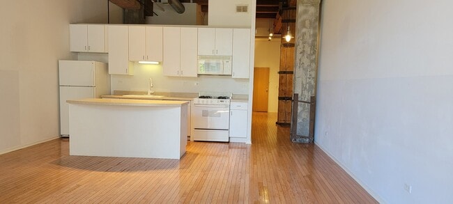 Photo - 360 W Illinois St Unit 205