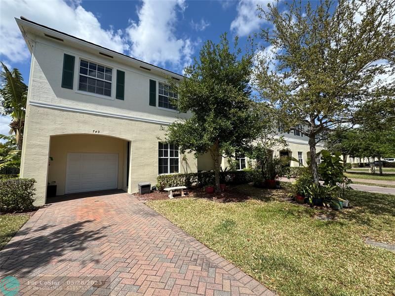 Photo - 749 SW 3rd Ave Townhome