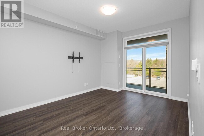 Photo - 457 Plains Rd W Unit 302