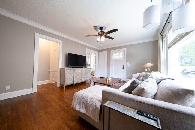 Photo - 2916 Johnson St NE