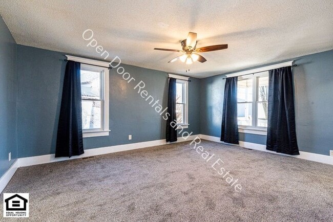 Photo - 1703 Sprott St