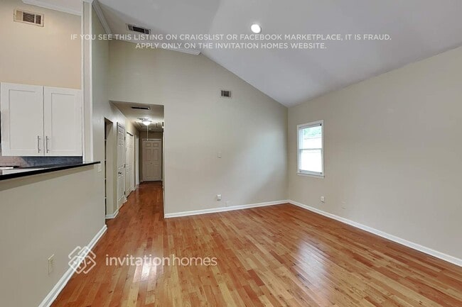 Photo - 1551 New St NE