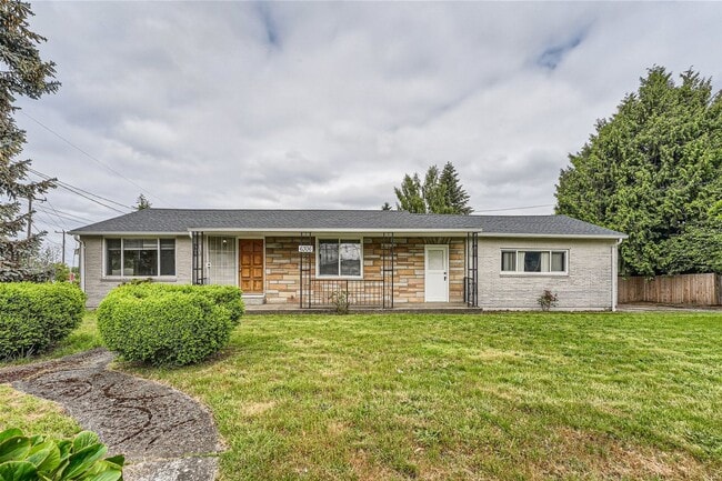 Photo - Charming and newly remodeled 4 bed x 2 bat...