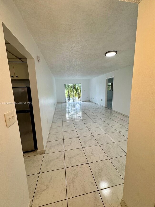 Photo - 1900 Meridian Ave Unidad 301