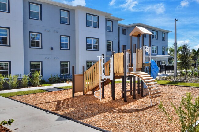 Lake Bluetail Apartments