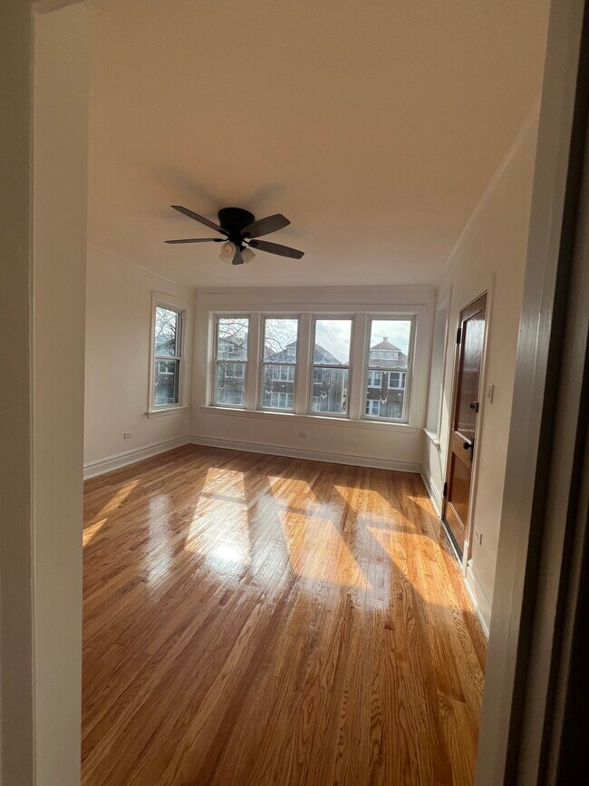 Photo - 4815 S Springfield Ave Unidad 2