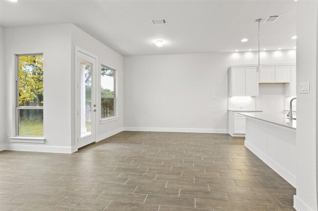 Photo - 200 Castlefields St