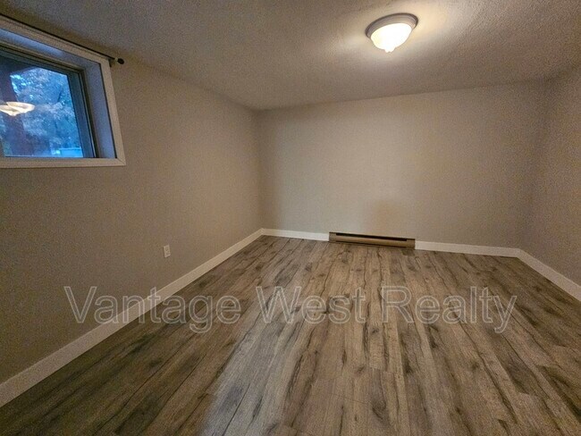 Photo - 320 Rutland Rd S