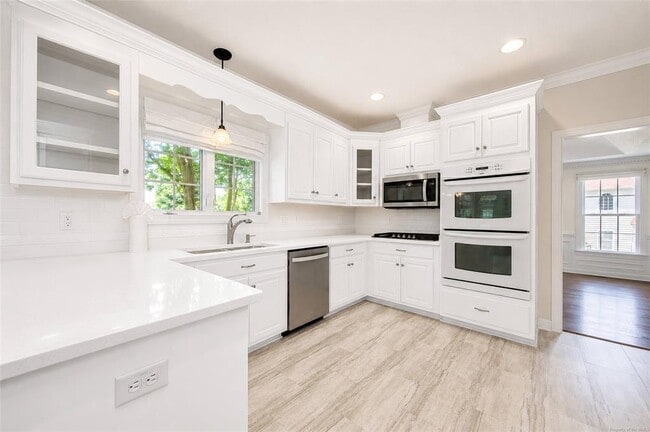 Photo - 3948 Penzance Pl