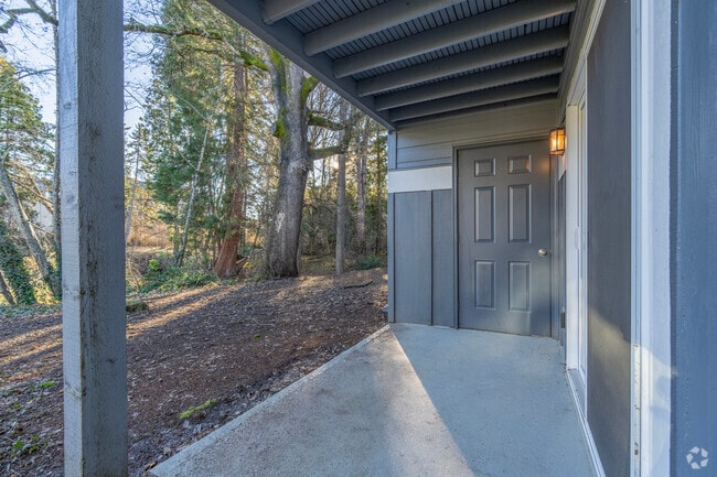 1BR, 1BA - 742SF Patio