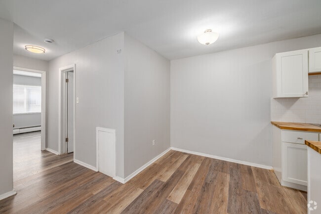 2BR, 1BA - 700SF - Dining Room