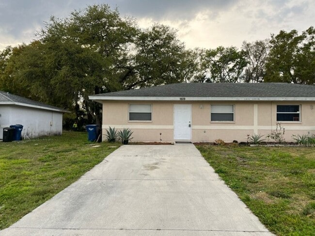 Building Photo - Great location Unit 1022