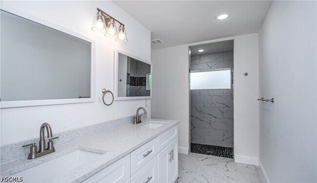 Photo - 303 E 7th St