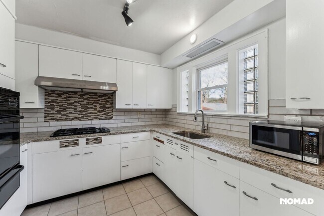 Photo - West Side near it all! 2 Bedroom Single Fa...