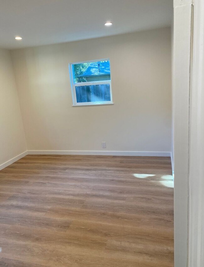 256 N Alvarado St Unit Front House