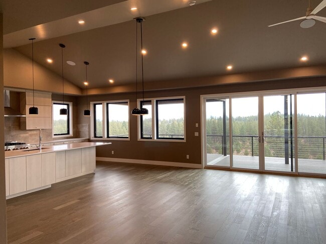 Photo - Newer, Modern Construction Home in Tetherow