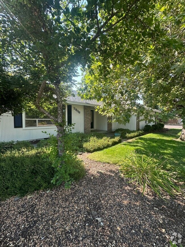 Building Photo - Corner Lot, RV Parking in North Medford!! Rental