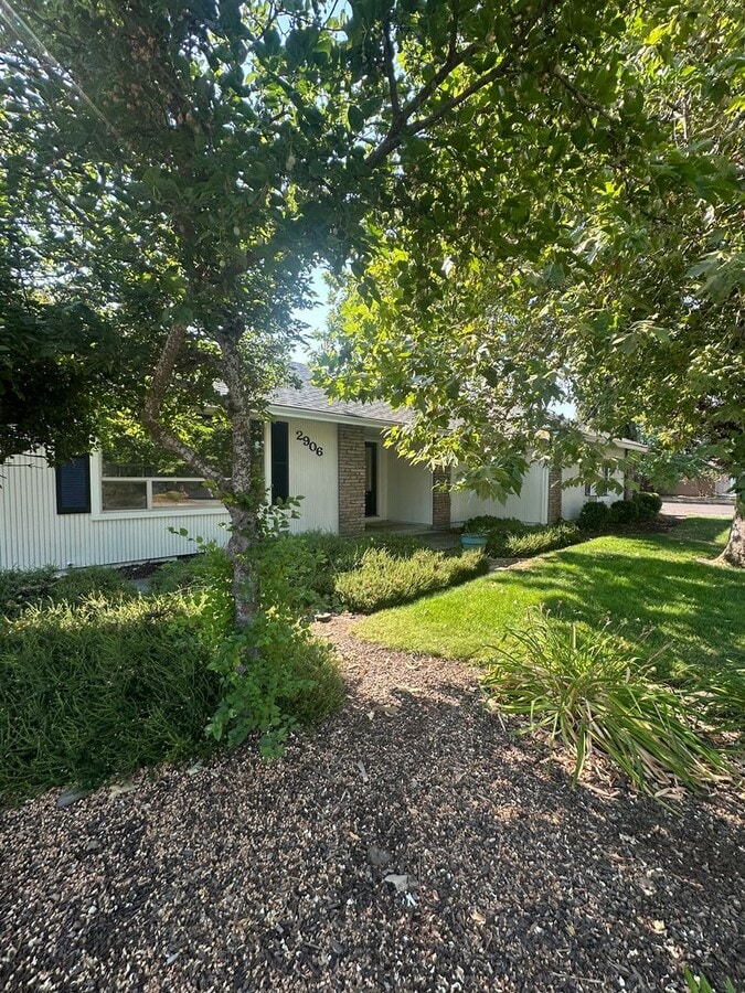 Corner Lot, RV Parking in North Medford!! - Corner Lot, RV Parking in North Medford!! House