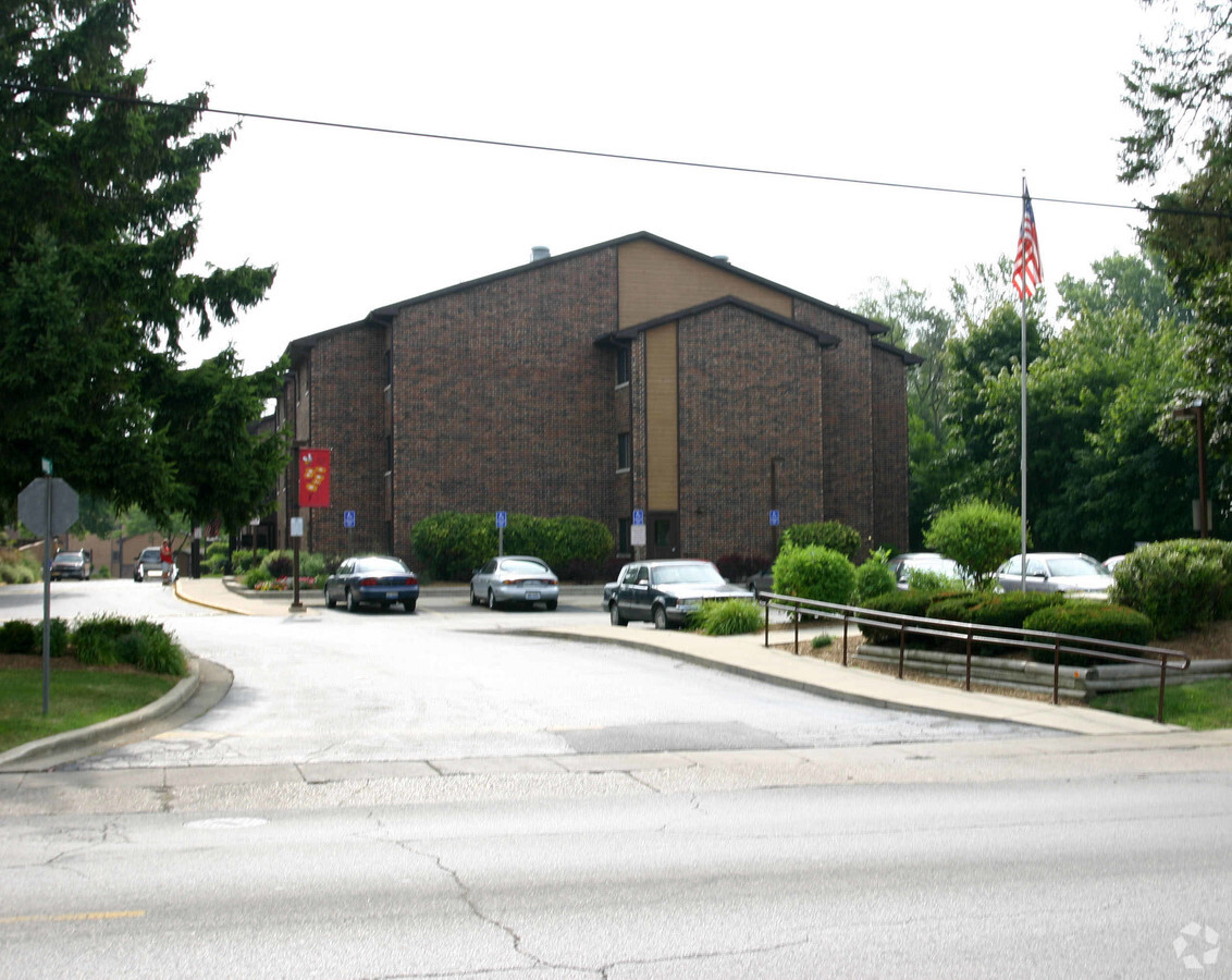 Oakridge Village Apartments - Oakridge Village Apartments