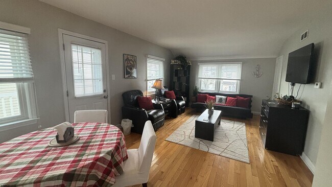 Photo - 105 N Harding Ave