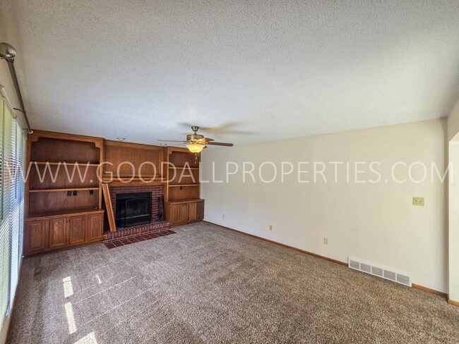 1104 Prairie View Dr