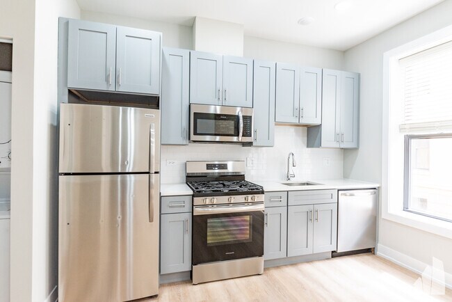 419 W Belden Ave