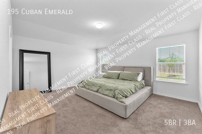 Photo - 195 Cuban Emerald